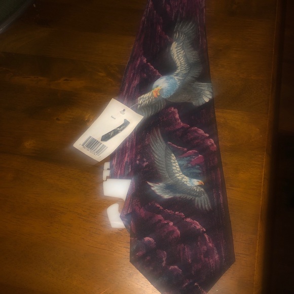 Eagles wings men’s neck tie NEW - Picture 3 of 3